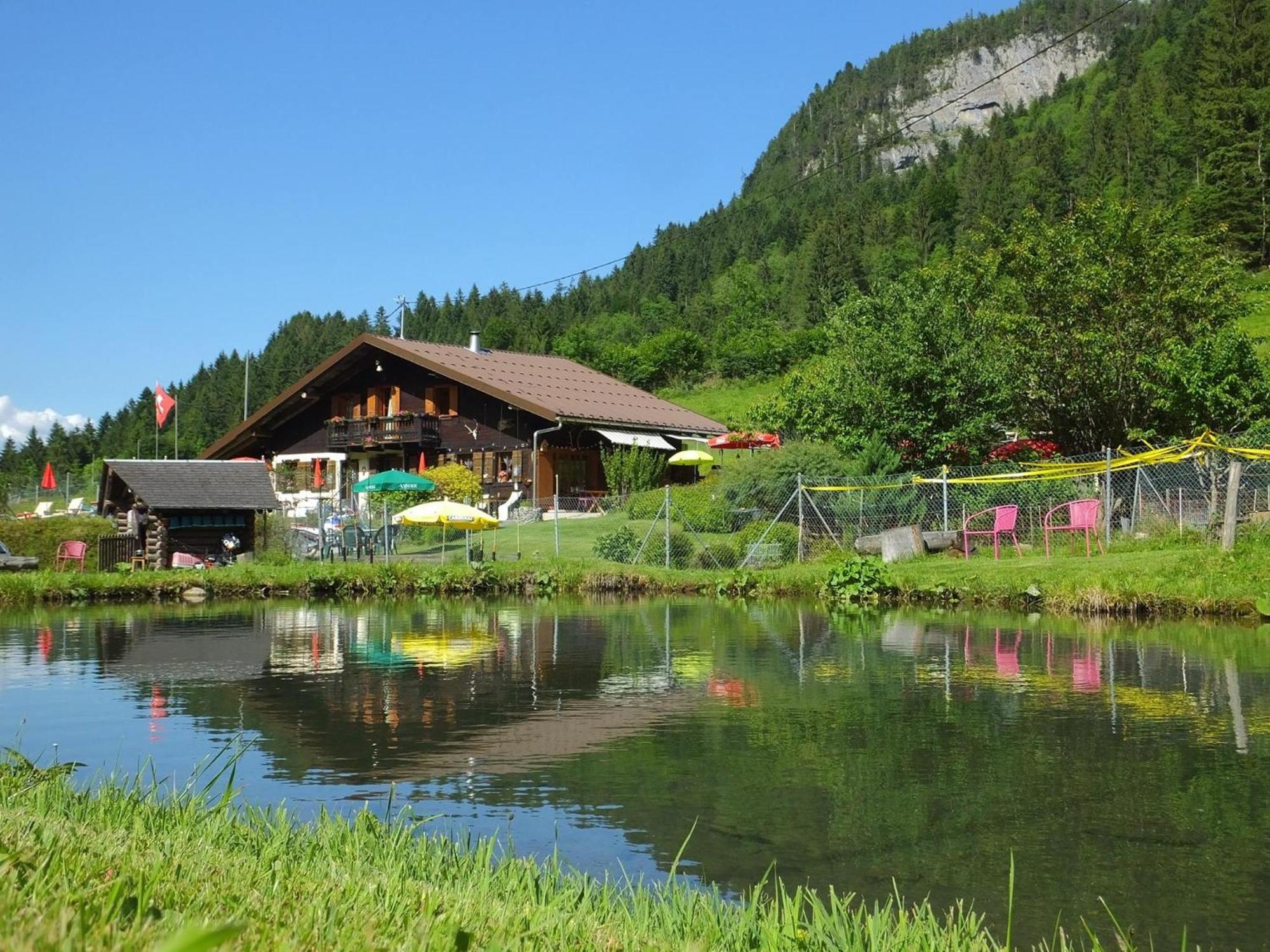 Backpacker Le Petit Baroudeur Hostel Champéry Buitenkant foto