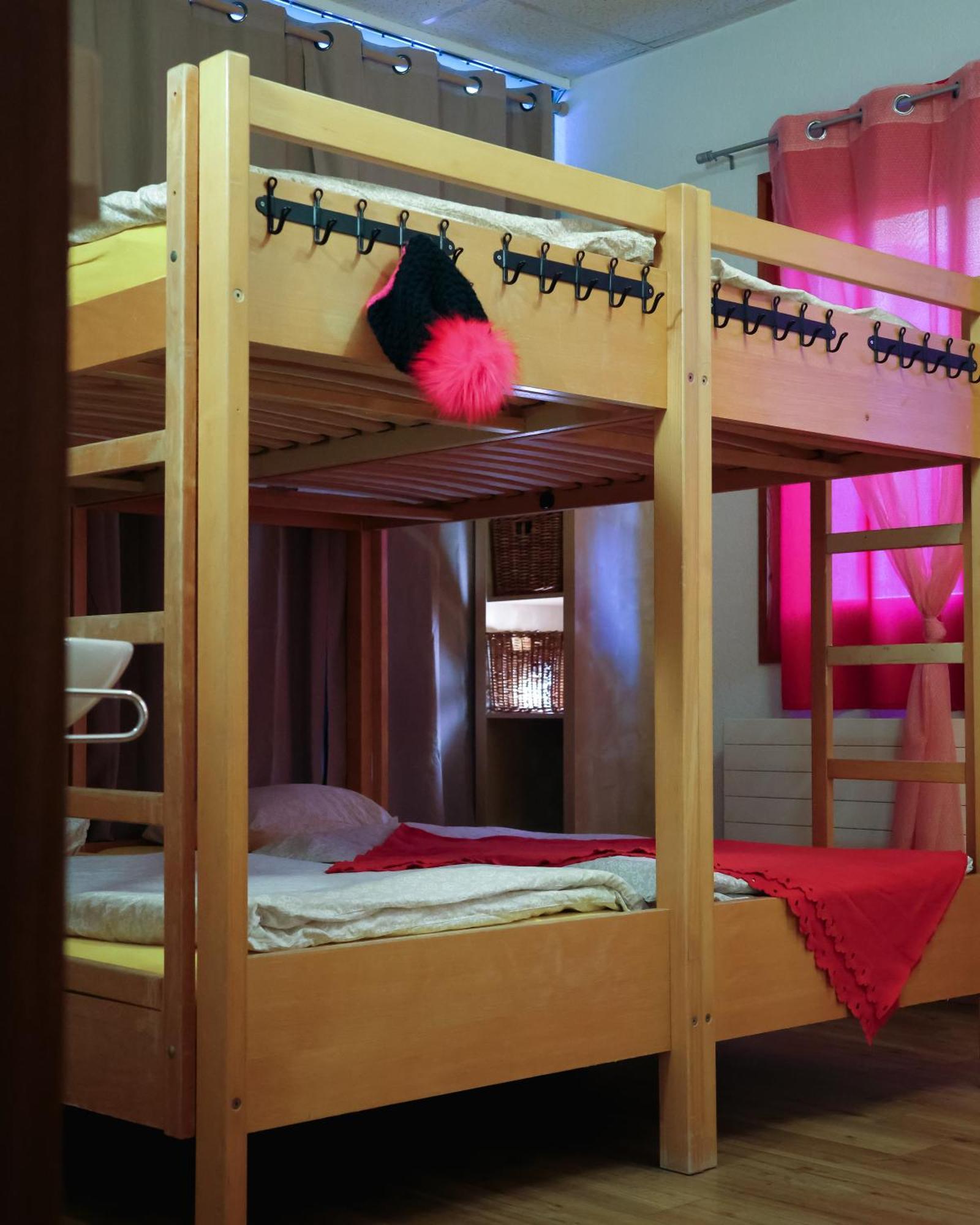 Backpacker Le Petit Baroudeur Hostel Champéry Buitenkant foto
